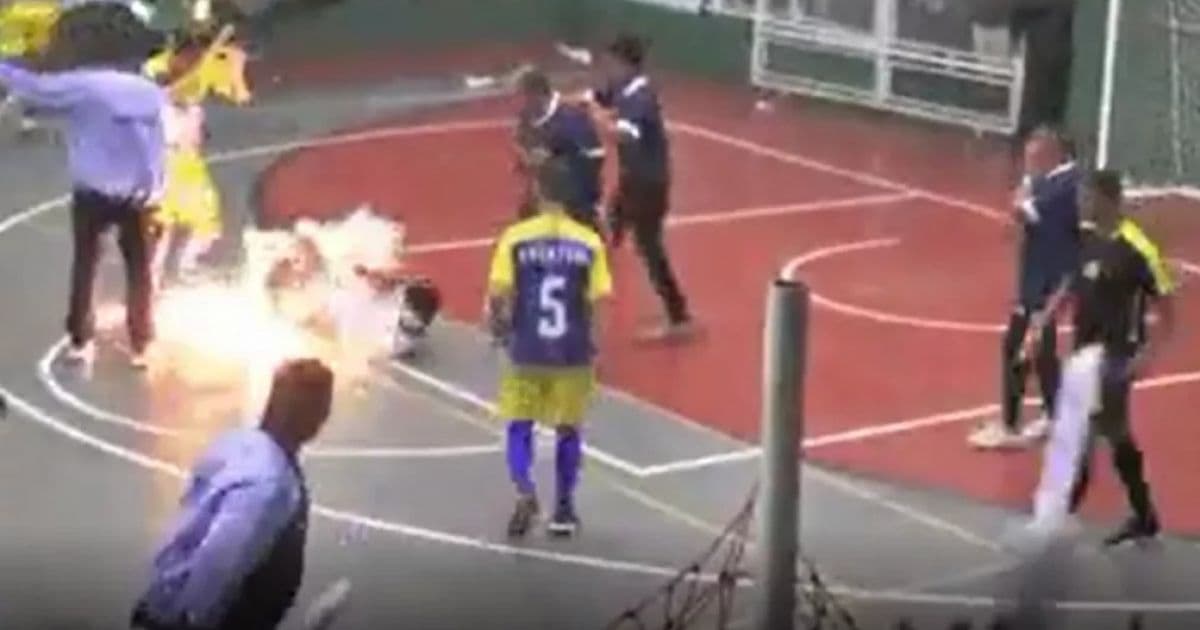 Durante competição de futsal, jogador é atingido por sinalizador e sofre queimaduras