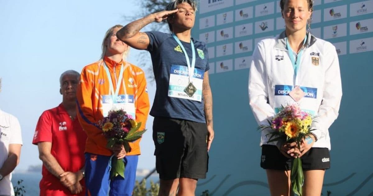 Ana Marcela conquista ouro na abertura da Série Mundial de Maratona Aquática