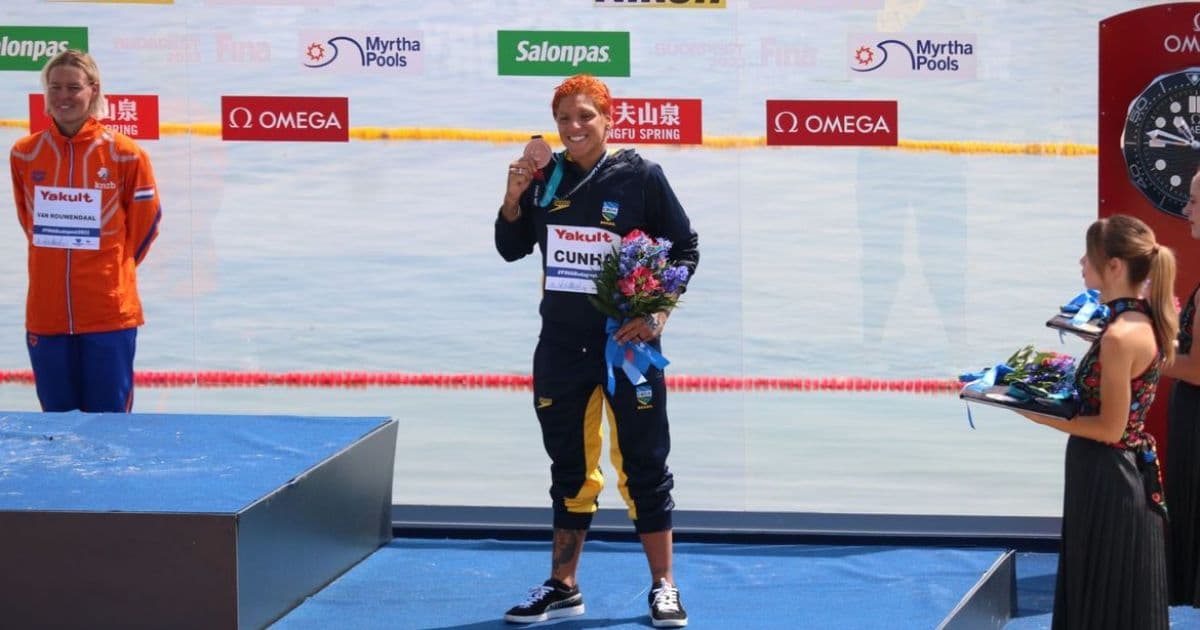 Em prova emocionante, Ana Marcela leva o bronze nos 10 km do Mundial 