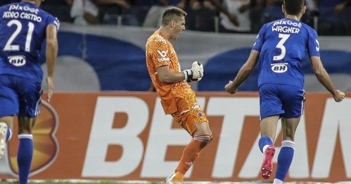 Cruzeiro aumenta salário e acerta permanência do goleiro Rafael Cabral