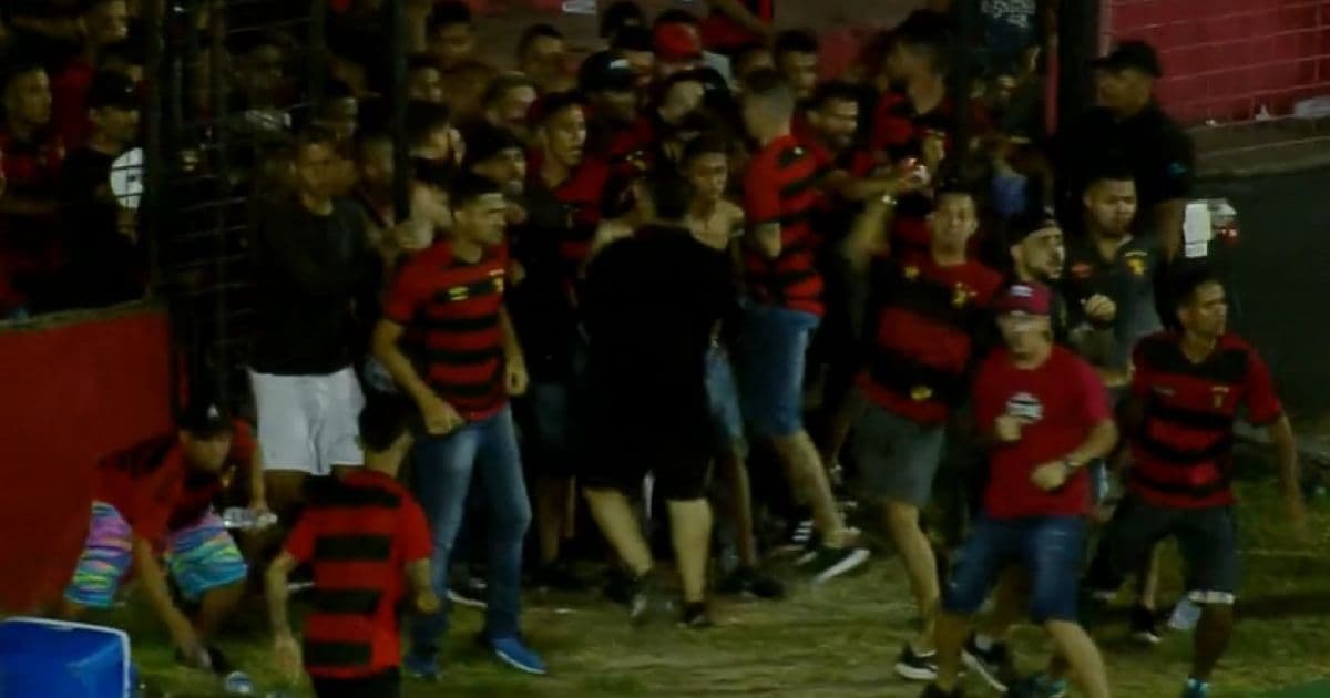 Jogo entre Sport e Vasco termina com invasão da torcida após gol do Cruzmaltino; veja vídeo