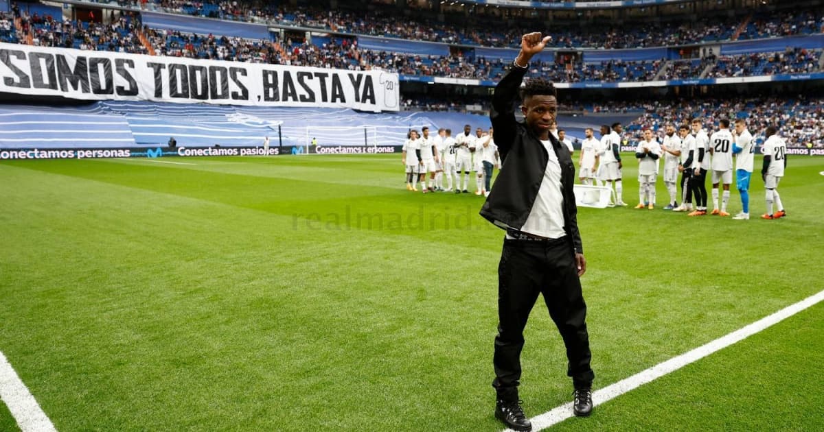 Vinicius Junior recebe homenagem no Santiago Bernabéu
