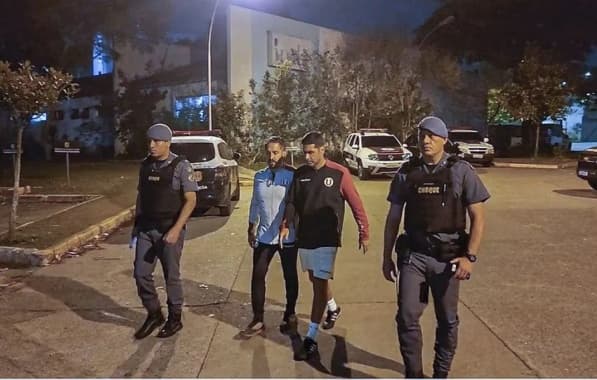 Preparador físico do Universitario é preso por racismo em jogo contra o Corinthians