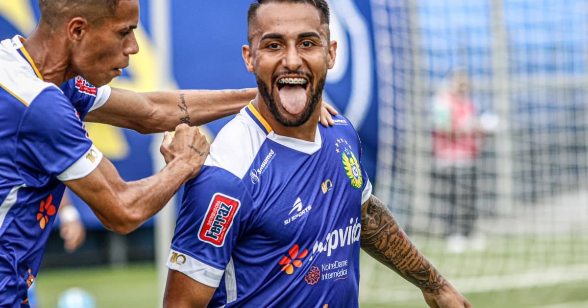 Jogadores do Nacional-AM comemoram gol na vitória sobre o Parnahyba na Série D