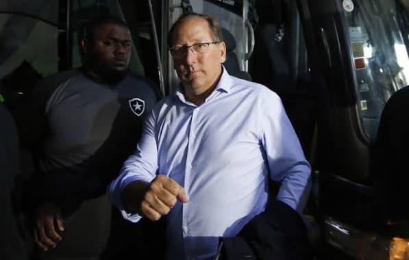 Dono da SAF do Botafogo, John Textor diz ter gravação de árbitros reclamando da falta de pagamento das propinas