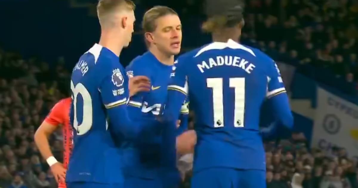 Treinador do Chelsea desaprova briga entre jogadores contra o Everton: "Da próxima vez estão fora"