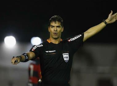 Árbitro Fifa apita partida entre Cruzeiro e Vitória no Mineirão