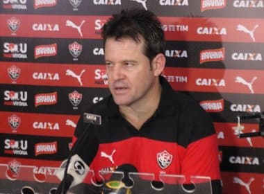 Argel Fucks confirma Ramon e Kanu na zaga no duelo contra o São Paulo