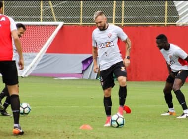 Com foco na bola parada, Gallo comanda treino no Barradão antes de embarcar para Goiânia