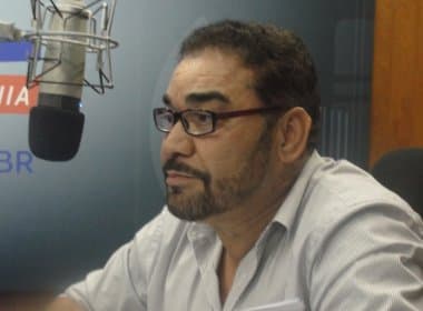 Ivã de Almeida é acusado de receber dois meses de salários adiantados do Vitória