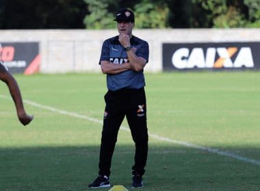 Carpegiani comanda mais um coletivo no Vitória e realiza testes na equipe titular