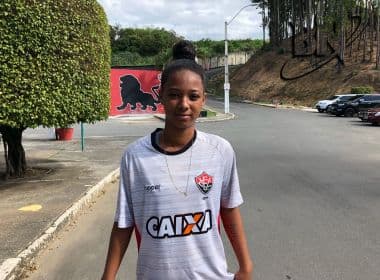 Futebol feminino: Nova contratada do Vitória, Taty é elogiada pelo técnico Lucas Grillo