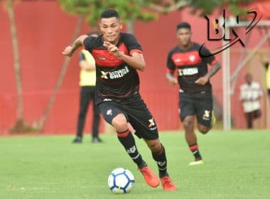 Léo Gomes comemora renovação de contrato com o Vitória: 'Vou continuar trabalhando forte'
