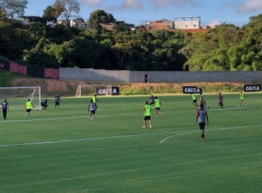 Carpegiani comanda treino e esboça time contra o Corinthians