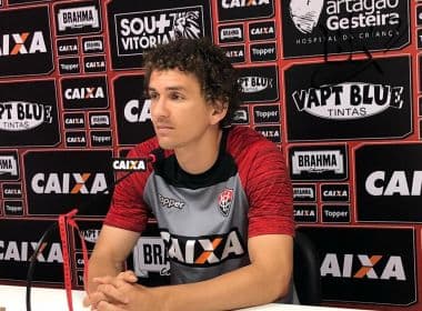 Lateral do Vitória, Fabiano pede atenção contra o Corinthians