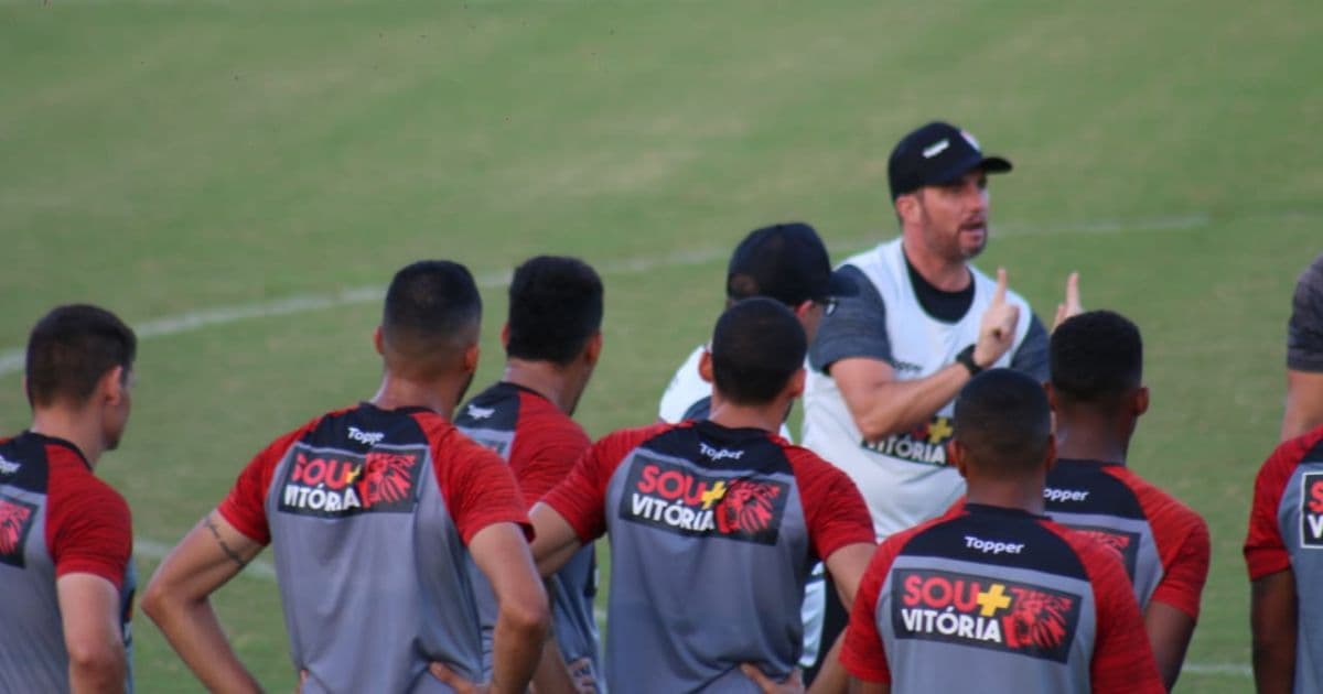 Osmar Loss promove treino em dois períodos no primeiro dia no comando do Vitória