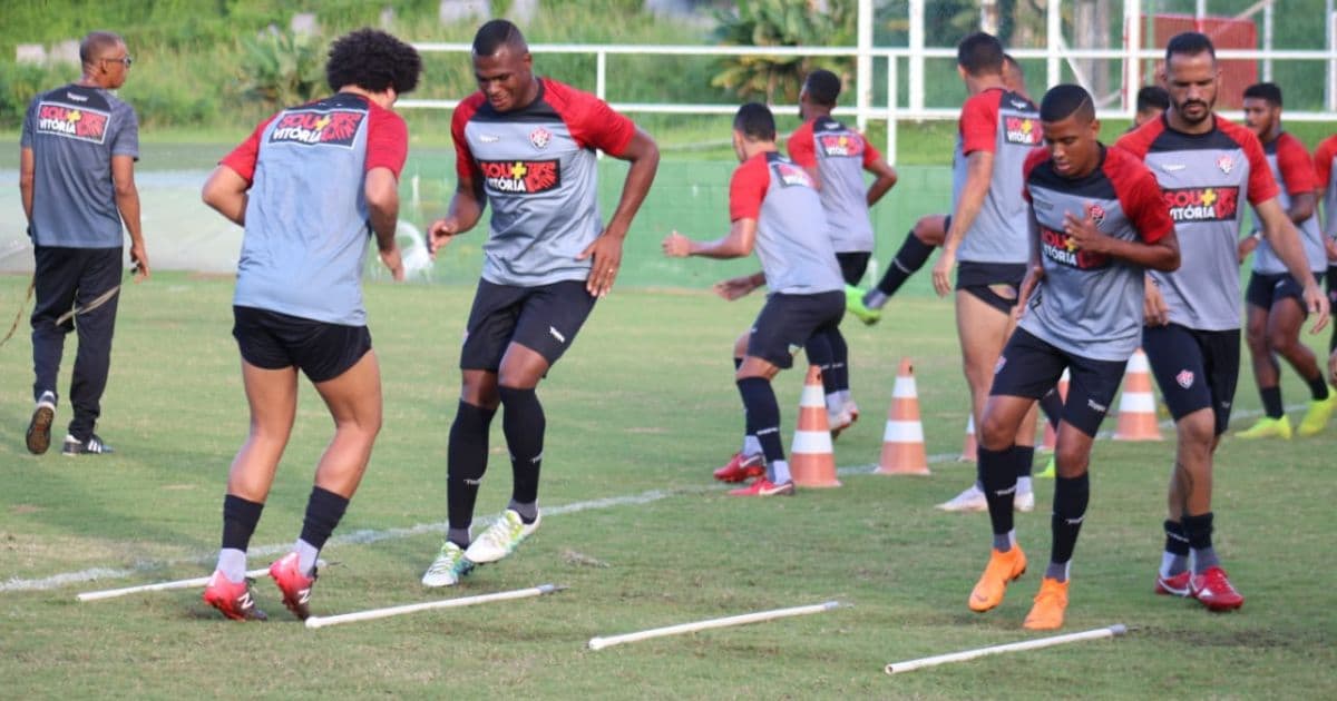 Vitória faz último treino antes de viagem para Goiânia, onde pega o Atlético-GO