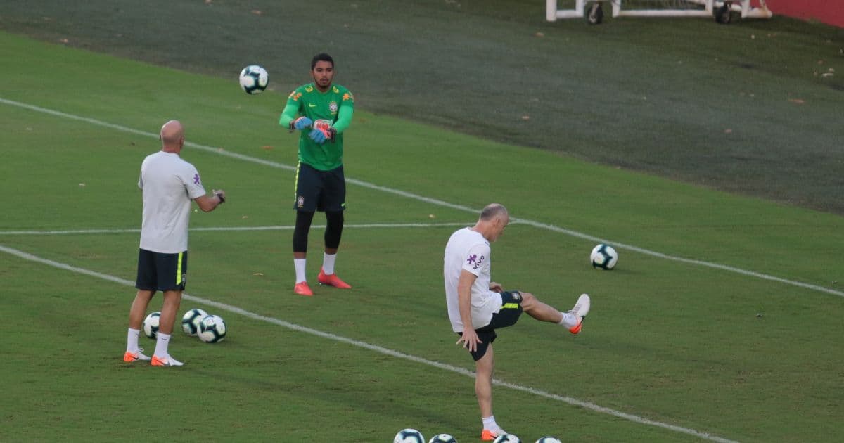 Goleiro do Vitória, Lucas Arcanjo participa de treino da Seleção Brasileira