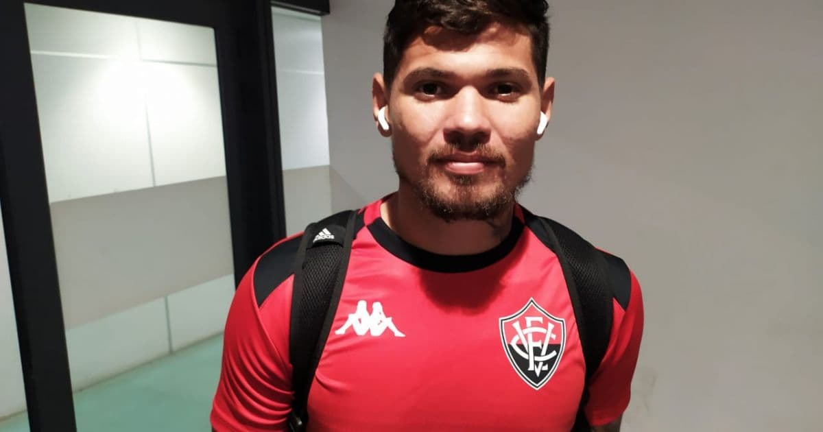 Desempenho do Vitória no clássico ganha elogios de Léo Ceará: 'Equipe é bem treinada'