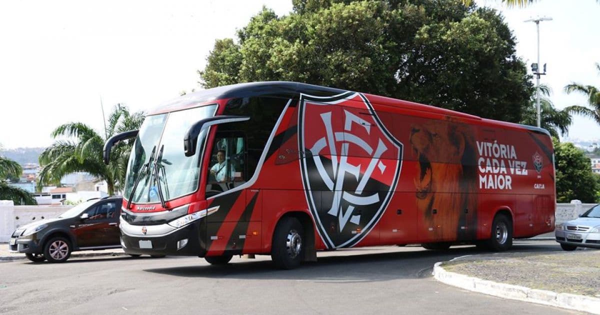 Ônibus do Vitória vira alvo de pedras na saída da Arena Fonte Nova