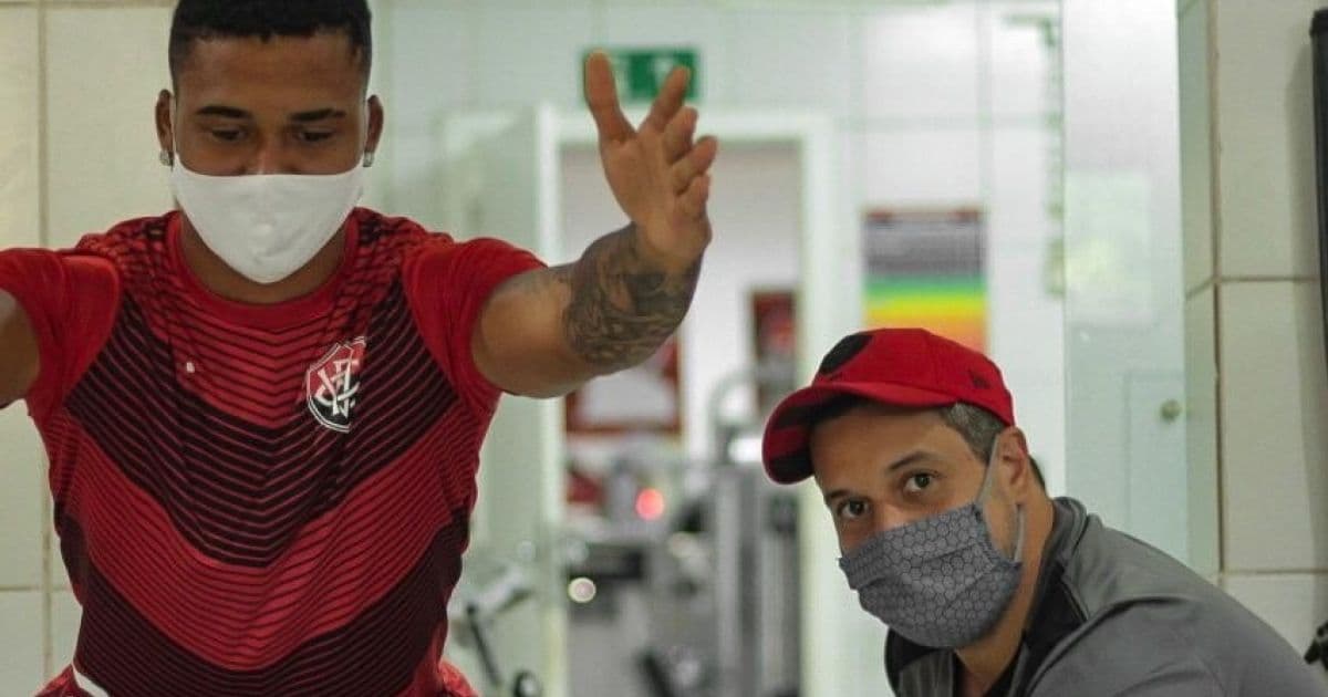 Após artroscopia, zagueiro Carlos inicia fisioterapia no CT Manoel Pontes Tanajura
