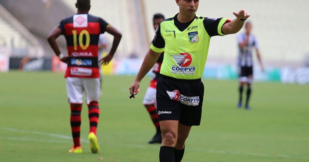 Léo Holanda apita jogo entre Vitória e CSA no Barradão