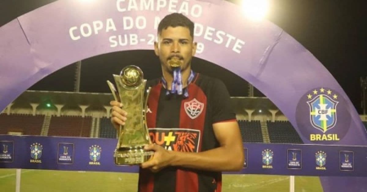 Vitória renova com o zagueiro Jorge Fiúza, do sub-20, até dezembro de 2021