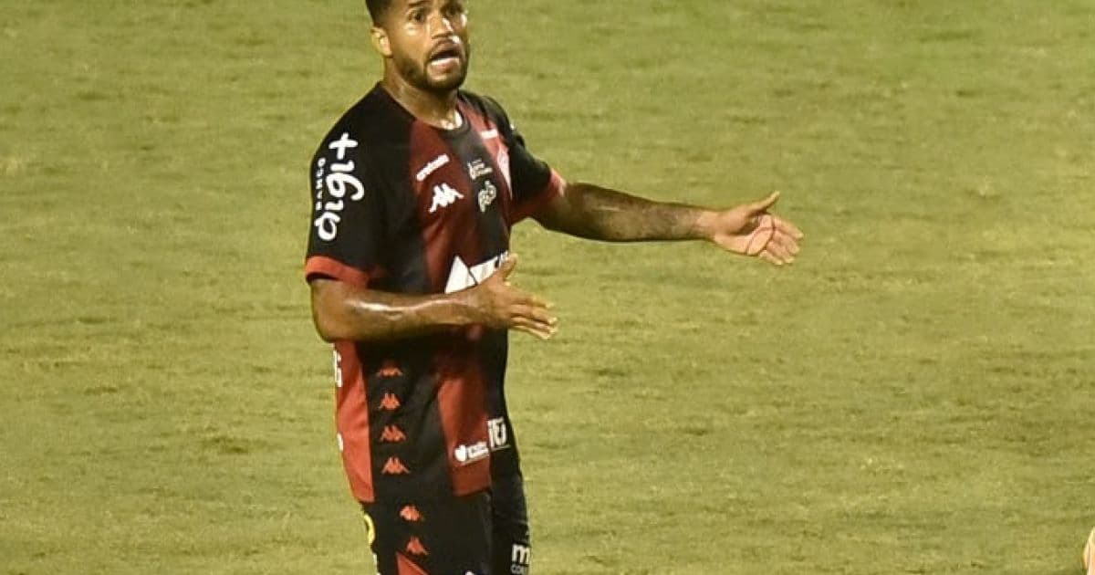 Com desconforto na coxa, Léo Morais desfalca o Vitória contra Paraná