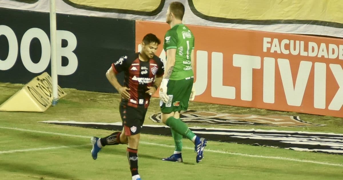 Léo Ceará leva terceiro amarelo e desfalca o Vitória contra o Cuiabá