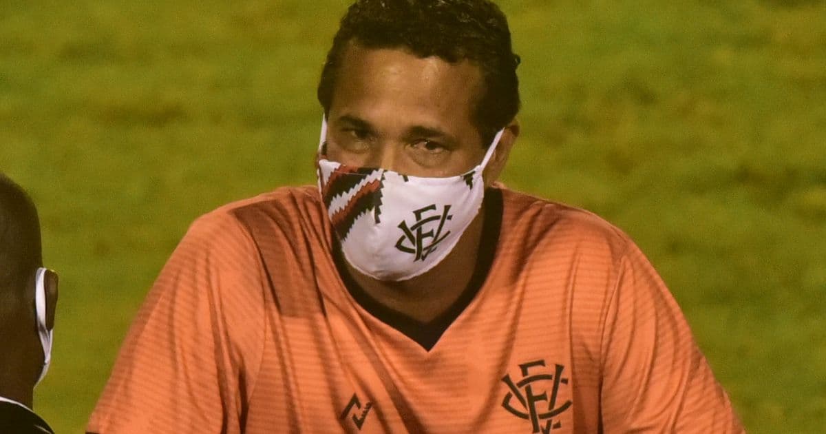 Rodrigo Chagas pede desculpa à torcida após eliminação do Vitória no Campeonato Baiano