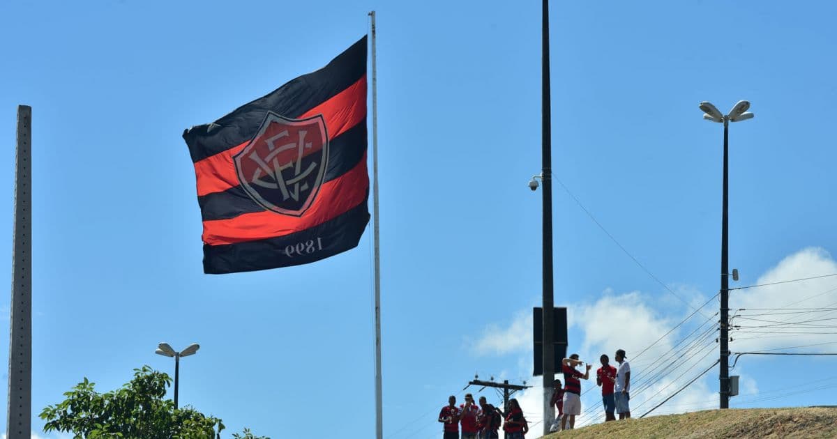 Grupo de oposição recolhe assinaturas para tentar convocar AGE no Vitória 