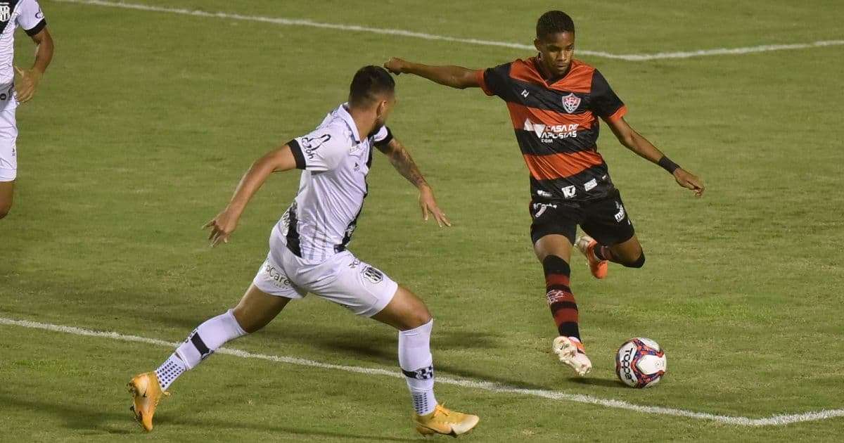 Lateral Pedrinho, do Vitória, é eleito para a seleção da 13ª rodada da Série B