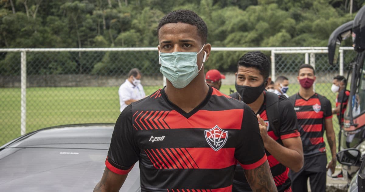 Vitória relaciona 21 jogadores para duelo contra o Grêmio