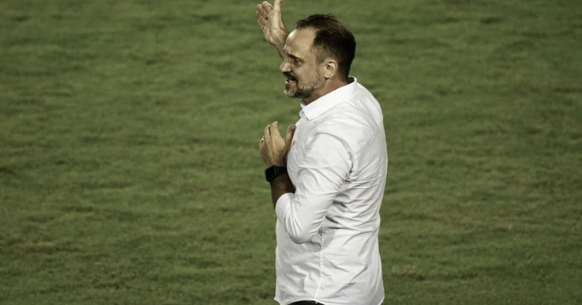 Após empate, Wagner Lopes fala 'em procurar outras soluções' no elenco do Vitória
