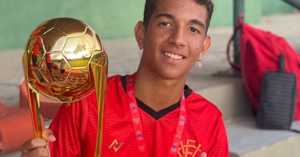 Há cinco meses no Vitória, Heitor Lustosa celebra título no sub-15 e revela sonho