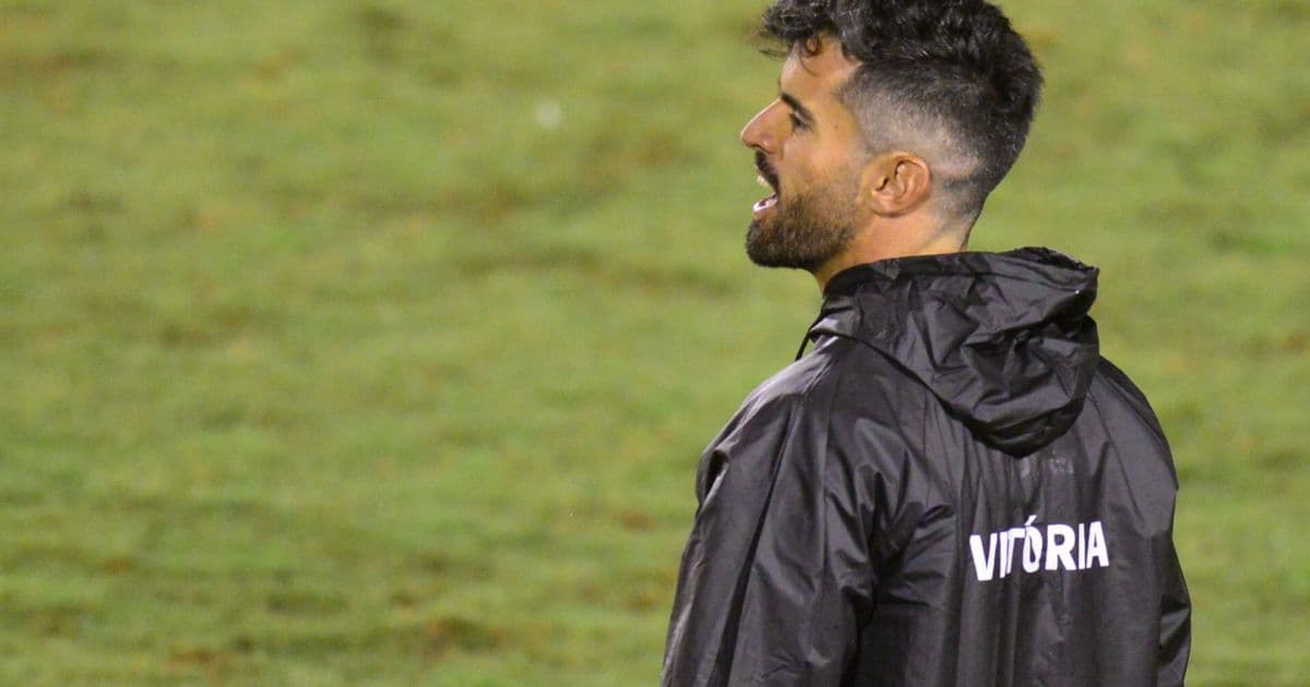 Após derrota, Ricardo Amadeu vê 'jogo regular' do Vitória e explica mudanças no time