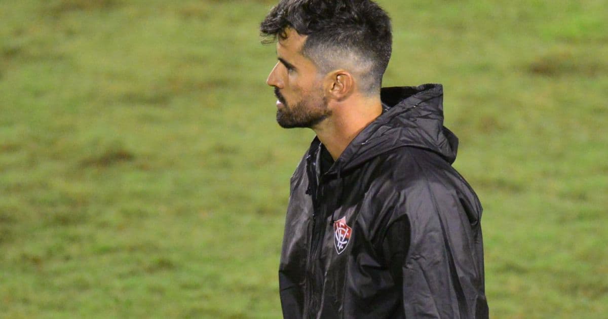 Árbitro relata agressão de Ricardo Amadeu a jogador do Atlético-CE: 'Estava no chão'