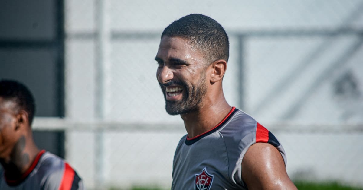 Tréllez treina entre os titulares no Vitória e deve enfrentar o São José