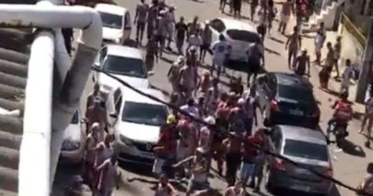 Membros de organizada do Vitória agridem homem que passava de moto na São Rafael 
