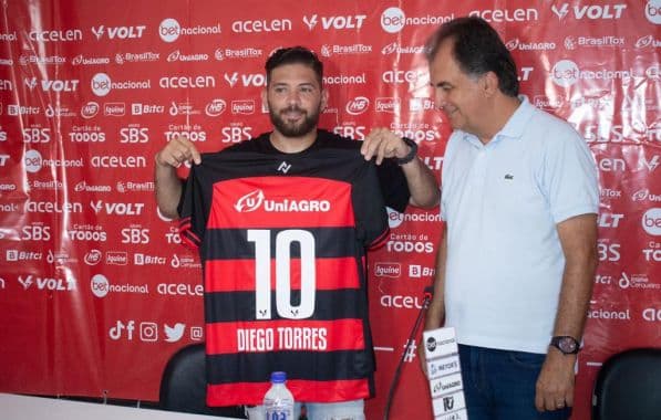 Imagem sobre Diego Torres recebe a camisa 10 do Vitória e diz: “Torcida gigante”