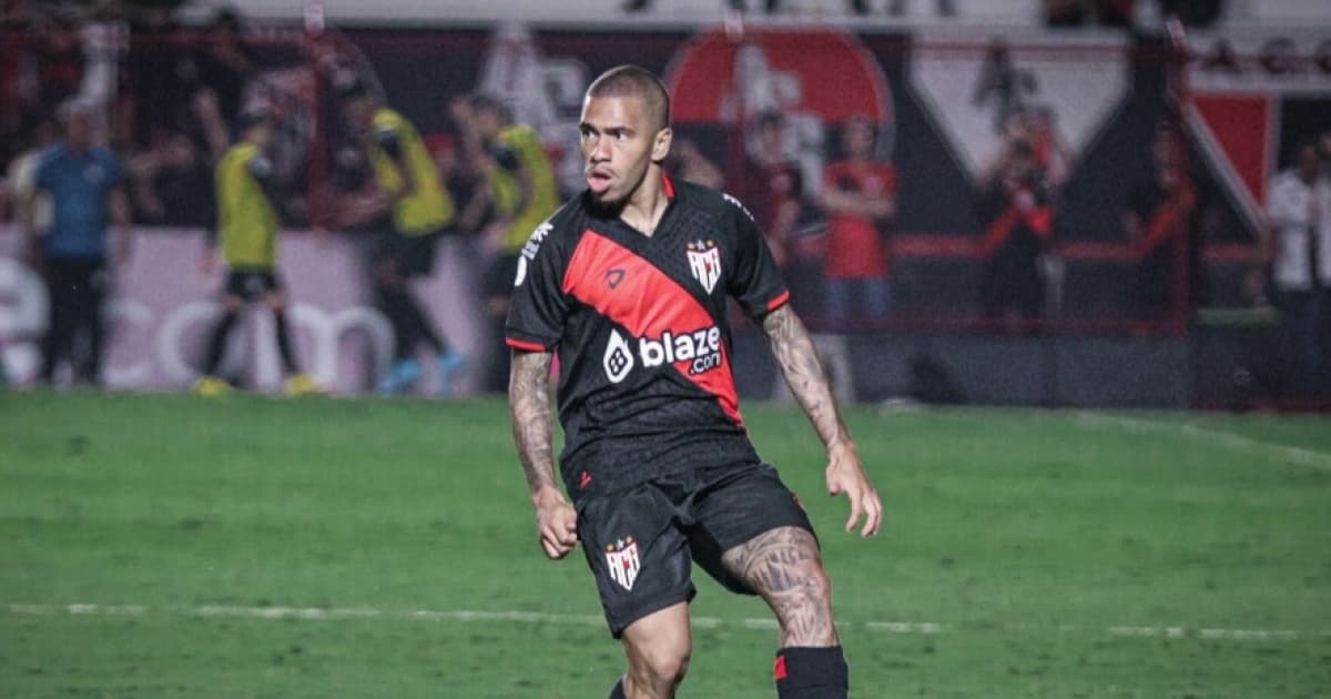 Vitória avalia contratação de Lucas Esteves, lateral que pertence ao Palmeiras