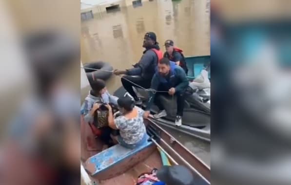 Ex-Vitória, goleiro Caíque ajuda no resgate de vítimas no Rio Grande do Sul