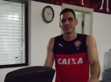 Vitória anuncia contratação do goleiro Júnior Fernández