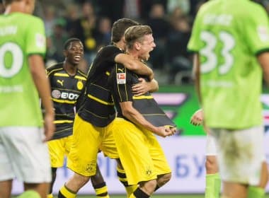 Dortmund goleia o Wolfsburg fora de casa e assume ponta provisória do Alemão