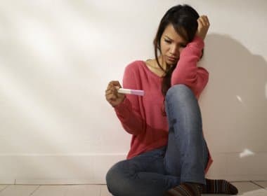 Dados do MS revelam que a cada dia 4 mulheres morrem por complicações do aborto