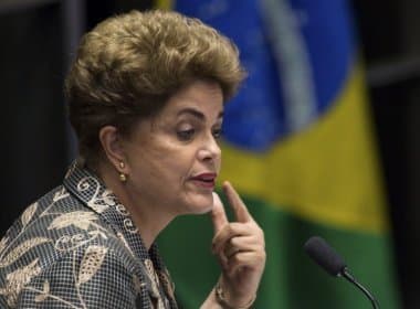 &#039;O golpe ainda não acabou&#039;, diz Dilma em evento com petistas