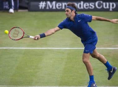 Após decepção em Stuttgart, Federer atropela na estreia em Halle