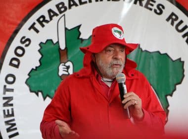 MST adia jornada de ocupações e vai reforçar vigília em apoio a Lula em Curitiba
