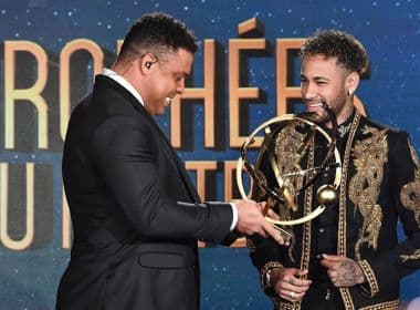 Eleito melhor jogador do Francês, Neymar se recusa a responder se continua no PSG