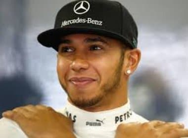 Hamilton bate Rosberg por 7 milésimos e é pole em Cingapura
